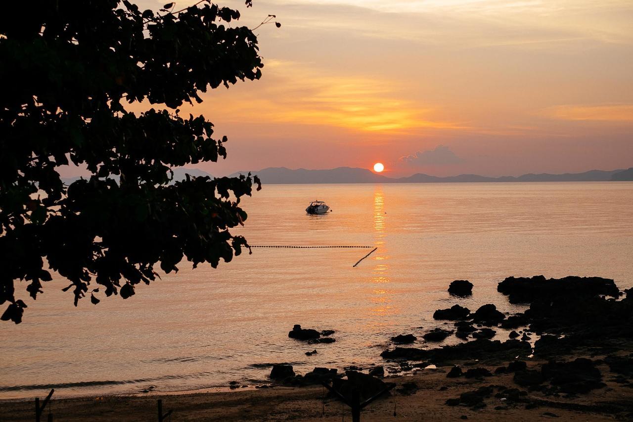 The Pelican Krabi town Buitenkant foto